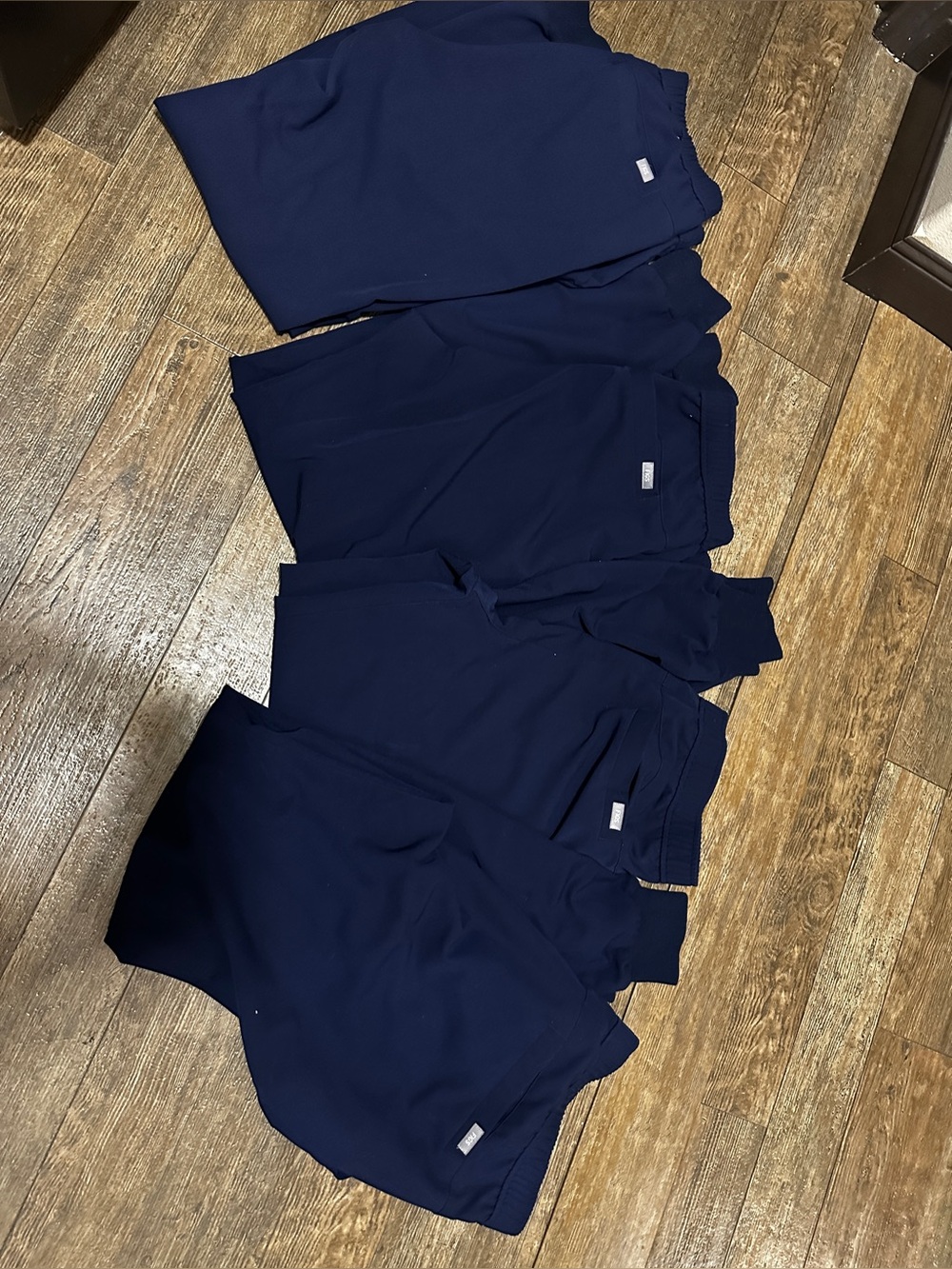 Men’s Figs navy scrub jogger pants L/T - Pack of 4